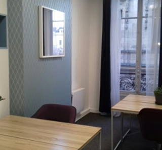 Bureau privé 13 m² 4 postes Coworking Place de la Bourse Lyon 69002 - photo 1
